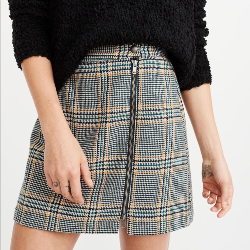 Plaid Mini Skirt - Picture 3 of 3